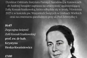 Grafika informująca o wydarzeniu związanych z 57. rocznicą śmierci Zoffi Kossak szatkowskiej.W lewym dolnym rogu zdjęcie Zofii, na reszcie grafiki tekst o wydarzeniu.Tekst biały, tło szare.